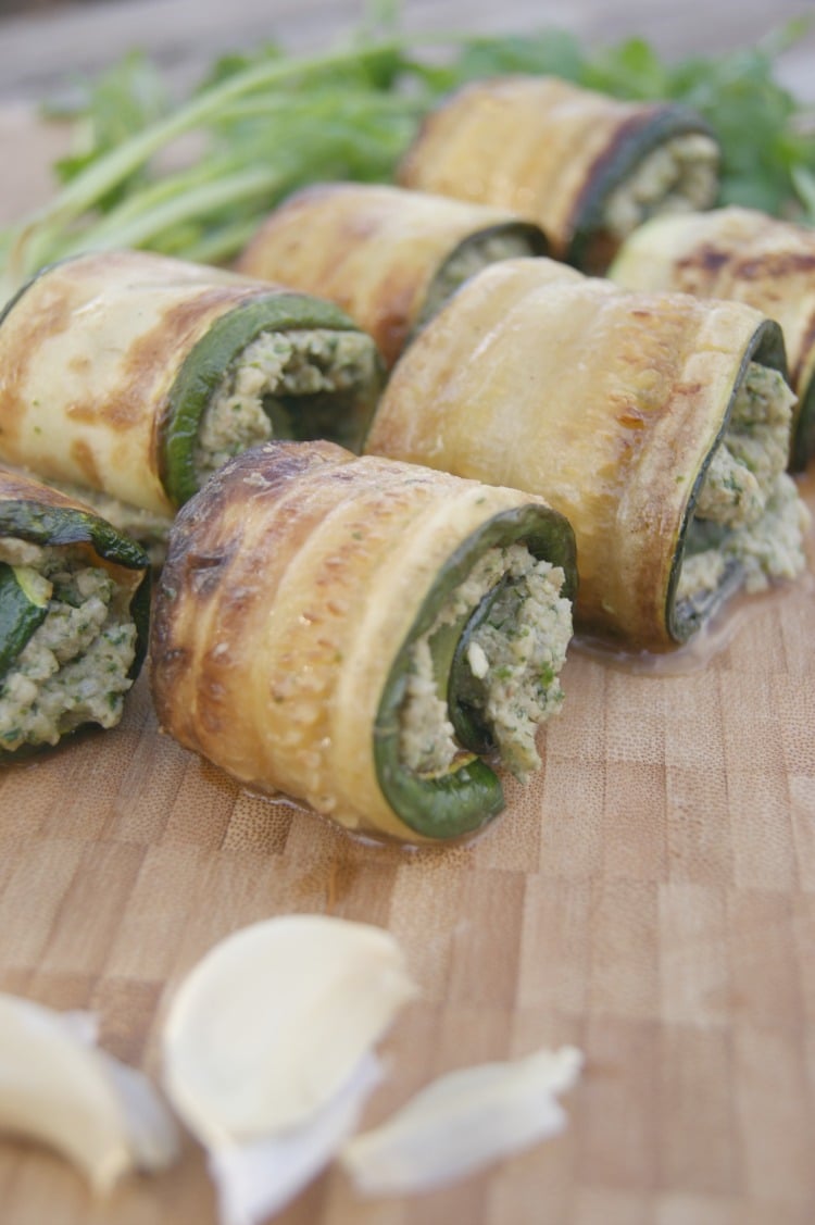 Cashew and Garlic Zucchini Pinwheels - flavorful appetizer and a sure crowd pleaser
